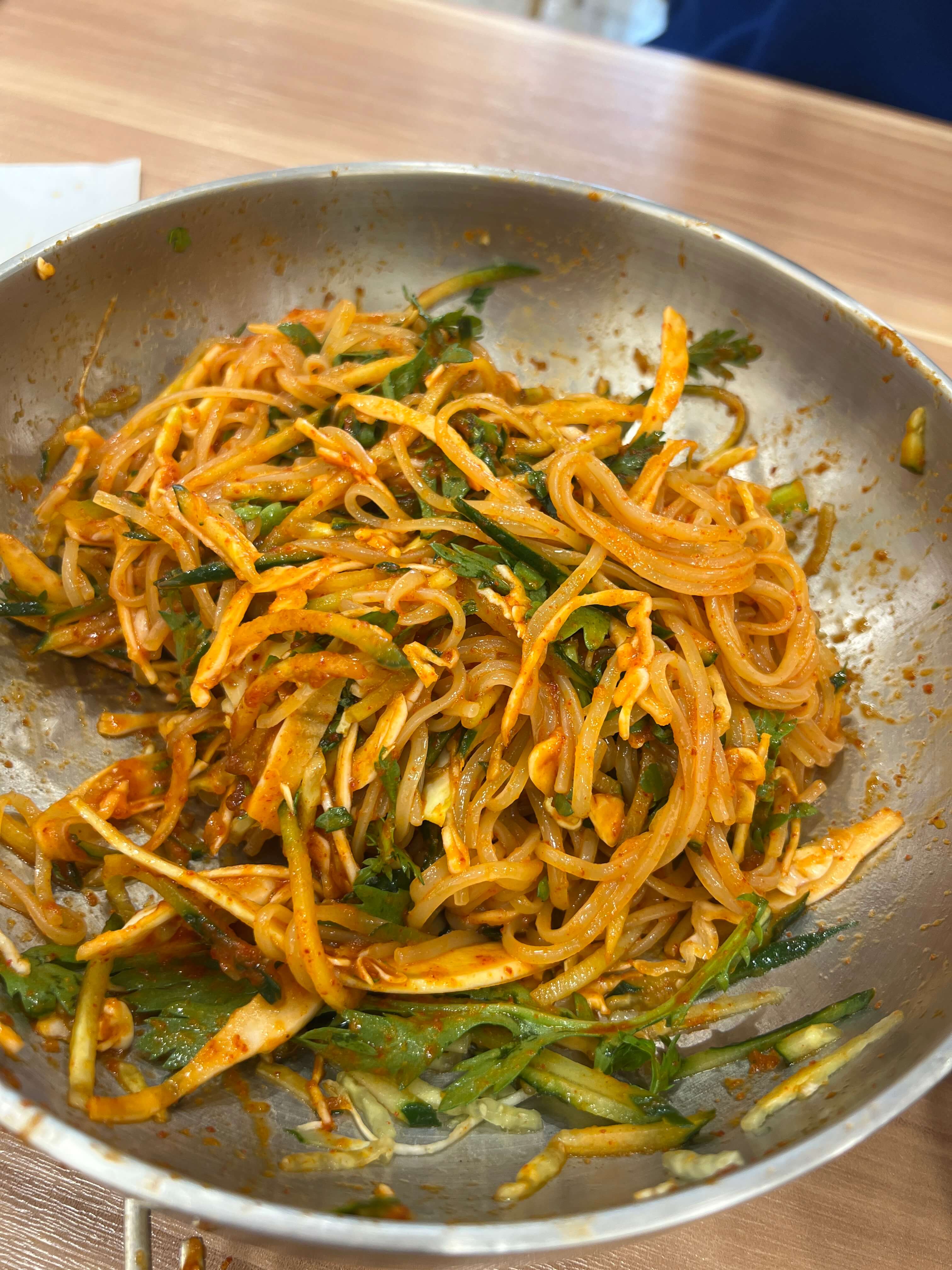 비빔쫄면의-비빈모습