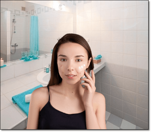 비판텐 연고 바른 여성