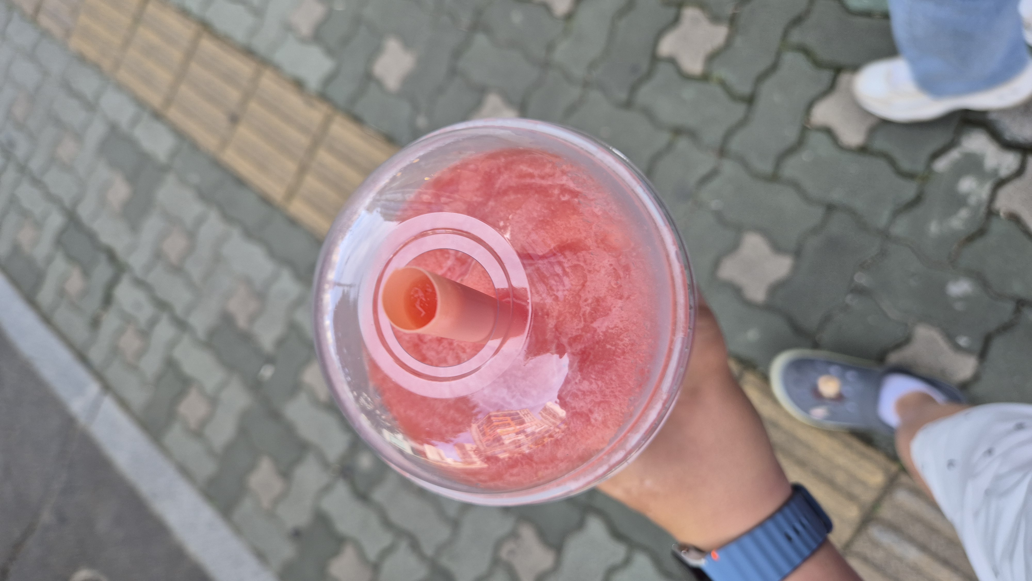 빨대가 커서 걸리는게 없음.