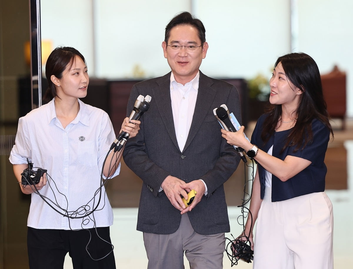 이재용 삼성전자 회장이 7년 만에 빅딜을 성사할지 관심이 쏠리고 있다.