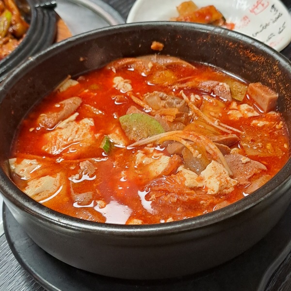 부대순두부가 놓여있어요.