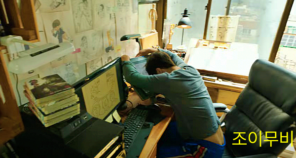 웹툰 마감에 정신 못차리는 수혁_출처:롯데엔터테인먼트