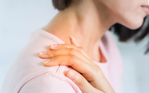 어깨 통증 원인