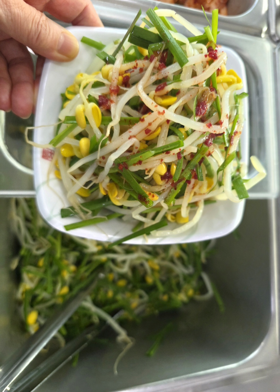 순댓국에 넣어 먹는 아삭한 콩나물과 부추 무침