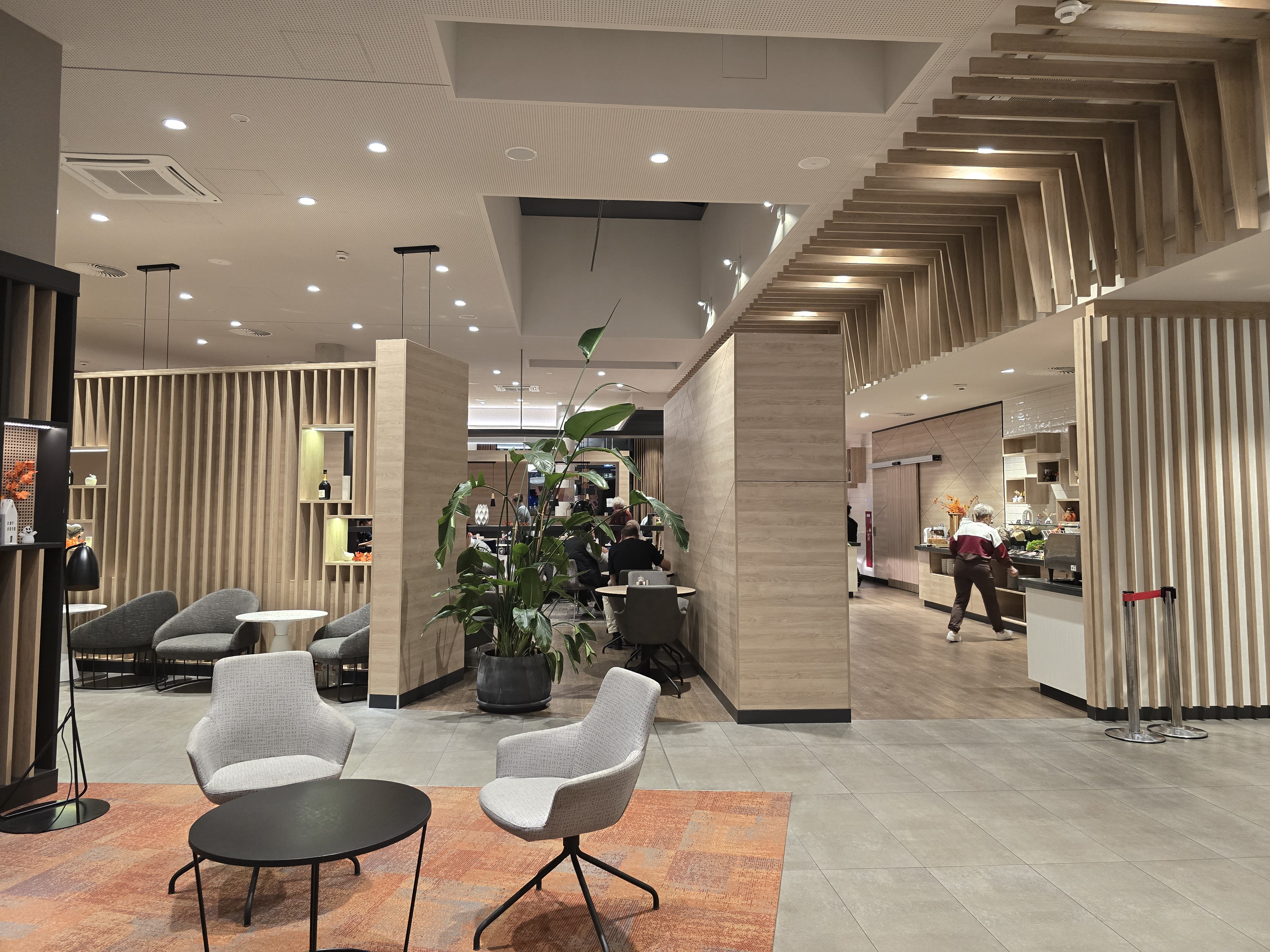 홀레데이인 호텔 에어포트 입구