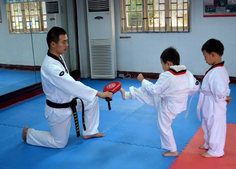태권도 배우는 모습
