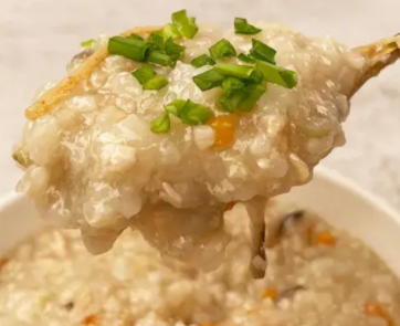 부드럽고 담백하게 끓인 닭죽 삼계죽 완성 모습