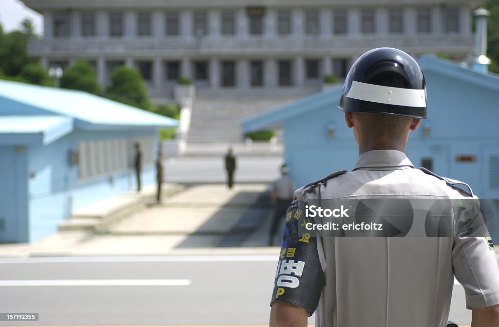 한국전쟁 평화와분단의상징 DMZ 남북한 군인들이 대치하는 JSA 헌병대의모습