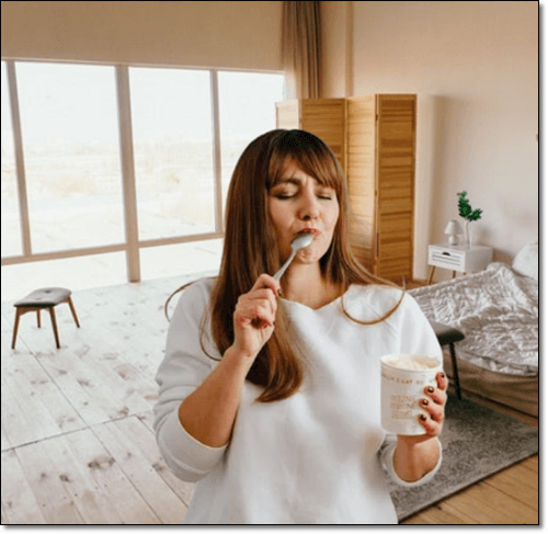 단 음식이 당기는 여성