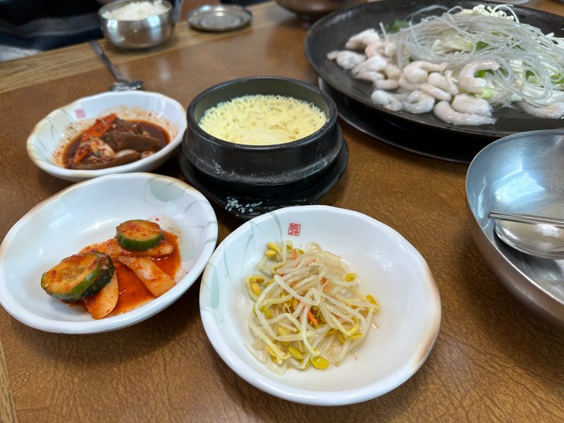 다양한-반찬과-계란찜