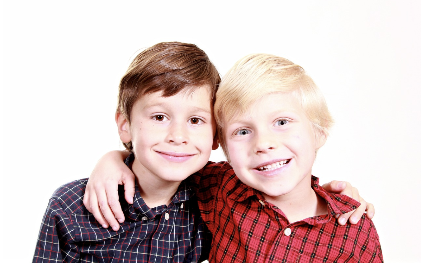 형제자매 간의 건강한 관계 형성을 위한 부모의 역할