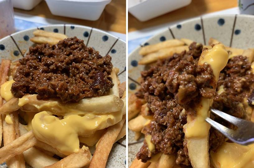 비프칠리가 들어간 감자튀김