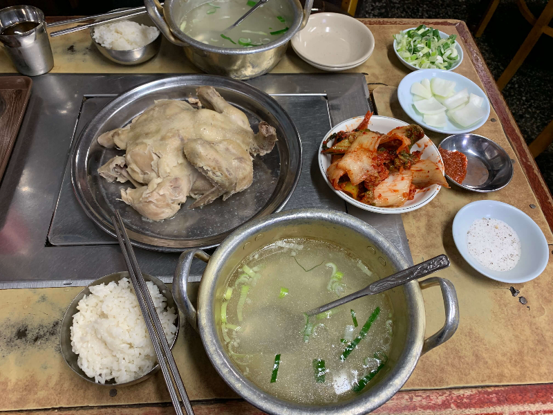 충무로 사랑방칼국수 백숙백반