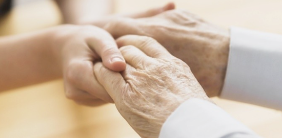 손떨림의 원인이 되는 질병들의 증상과 원인 그리고 치료 방법