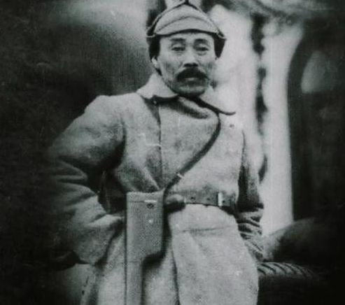 러시아 군복입은 모습의 홍범도