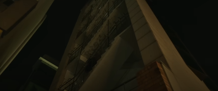 인물을아래에서위로찍은장면