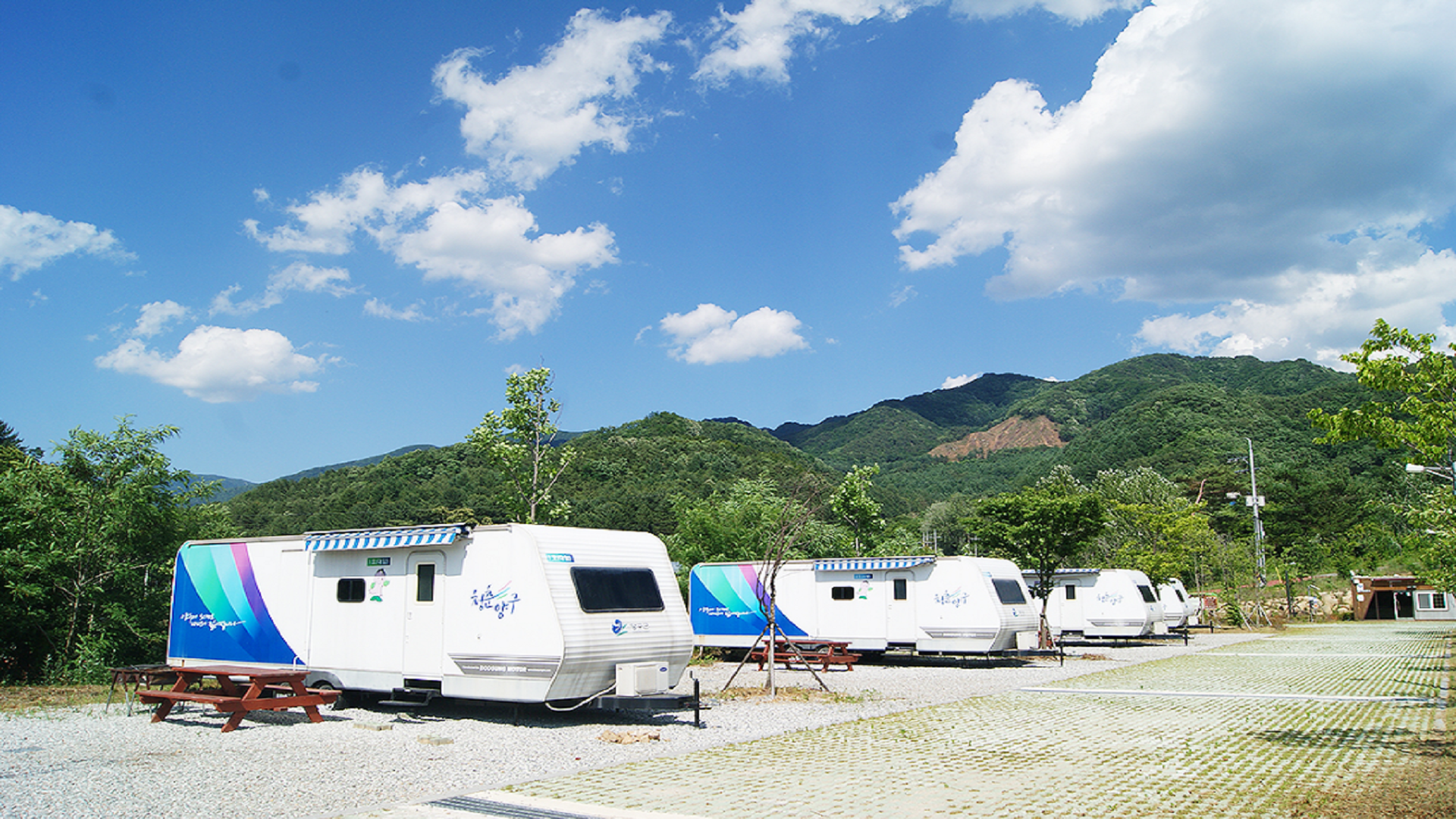 강원도 양구군 약수골 캠프촌 숲속 캠핑장 바로가기