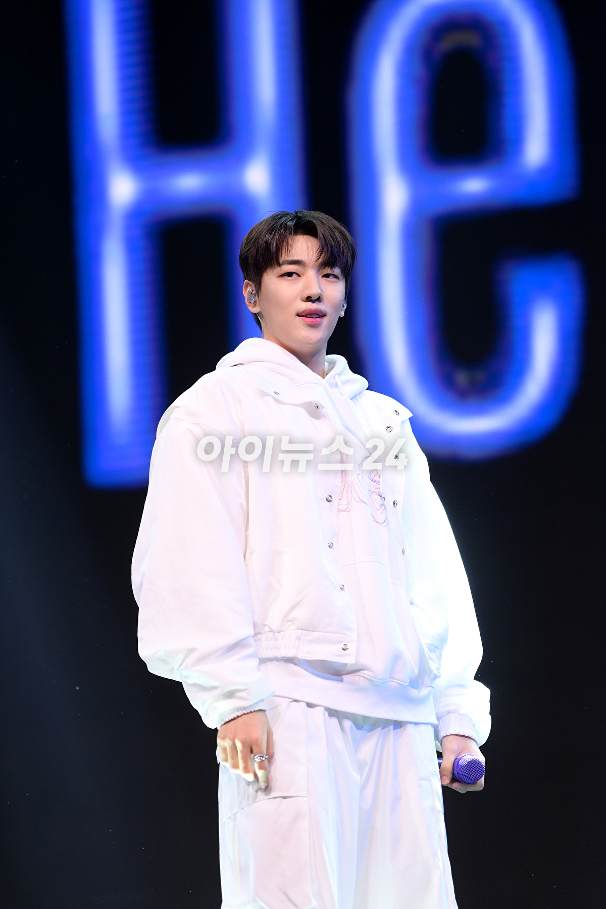 가수 재찬이 6일 오후 서울 광진구 예스24라이브홀에서 열린 DKZ 재찬의 첫 번째 미니앨범 '제이씨팩토리(JCFACTORY)' 발매 쇼케이스에 참석하고 있다. [사진=정소희 기자]