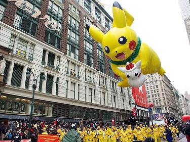 메이시스 앞 피카추