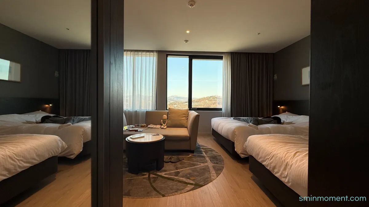 나인트리-바이-파르나스-판교-서울-주니어스위트패밀리-개방감-넓은룸-침대-쉬기