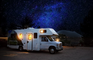 차박 vs. 텐트 캠핑 비교 – 각각의 장점과 단점, 추천 장비