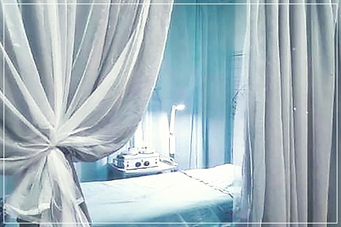 흰색으로 조성된 청결한 샤넬테라피 관리실 내부모습