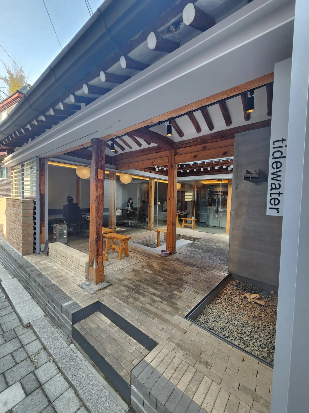 종로-서촌-분위기-좋은-카페-타이드워터-매장-입구-작은-간판