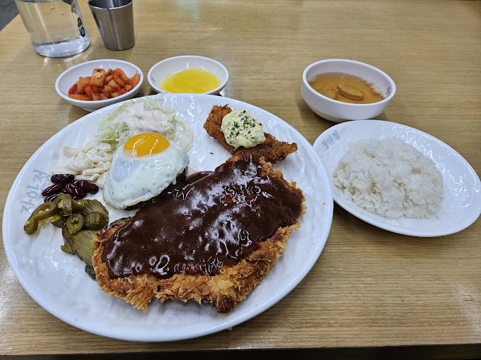 장안동 돈까스 기사식당 '장안정'