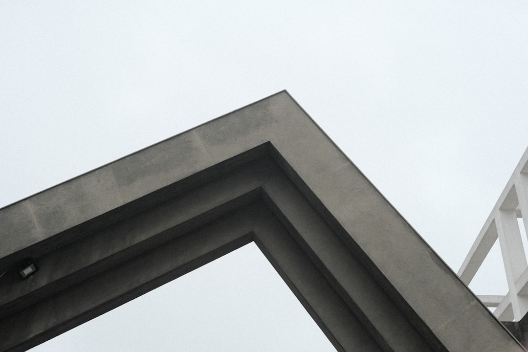 The most important noun for 조립식 철제 앵글 is angle.