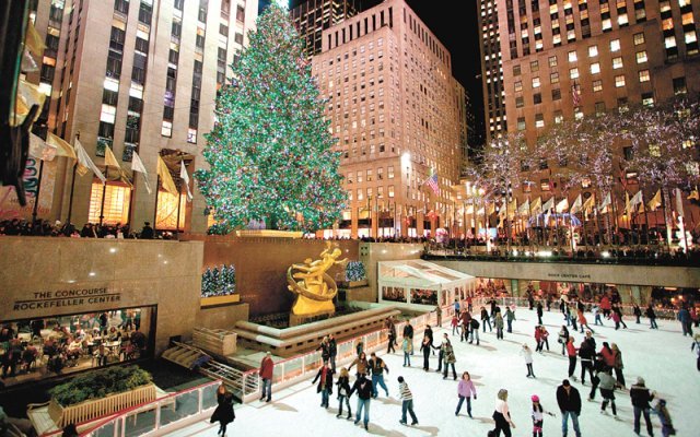 뉴욕 록펠러센터 앞 아이스링크장