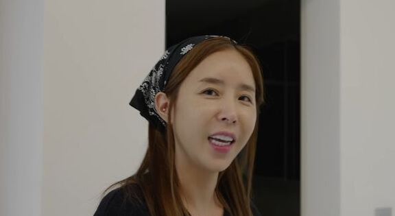 신지 신혼집 거실 주방 인테리어 사진