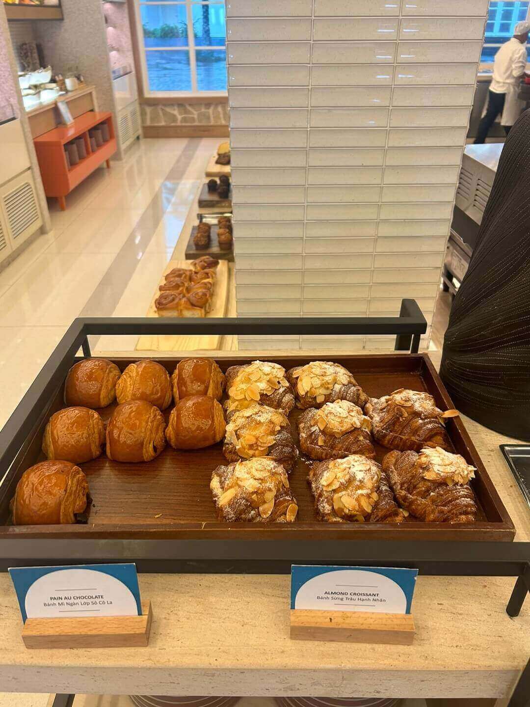 망고컷팅, 빵, 커피 사진