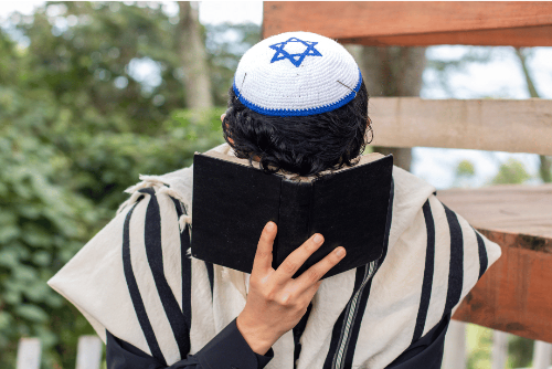 유대인, 유대인 학살, 히틀러, 나치 독일, 홀로코스트, 뉘른베르크 법, 다윗의 별, 게토, 수용소, 아리안 인종, 인종적 순수성, 편견, 증오, 공존, 역사, 유대교, 디아스포라