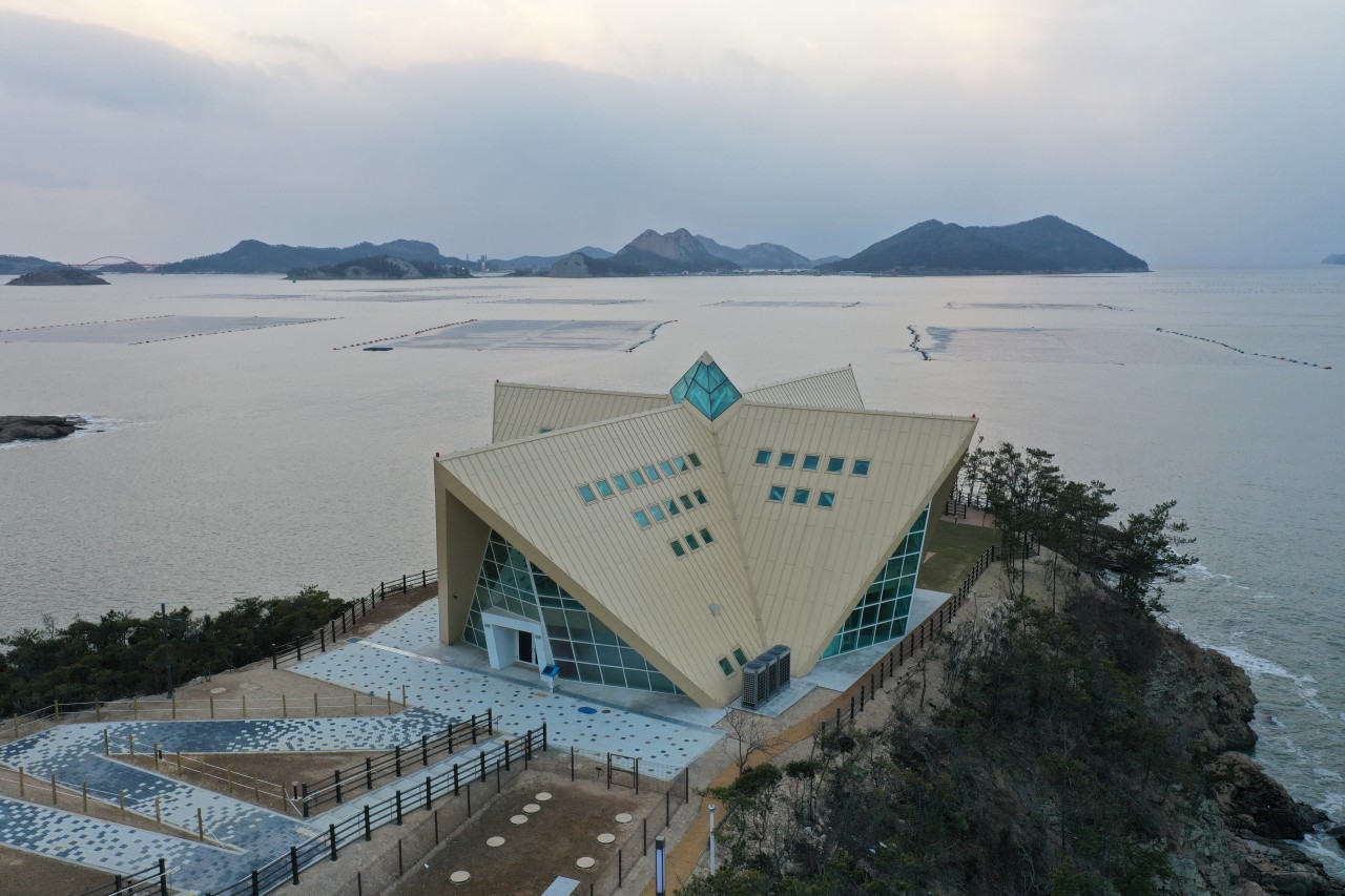 신시도자연휴양림 바라보는 고군산군도의 아름다운 다도해 풍경