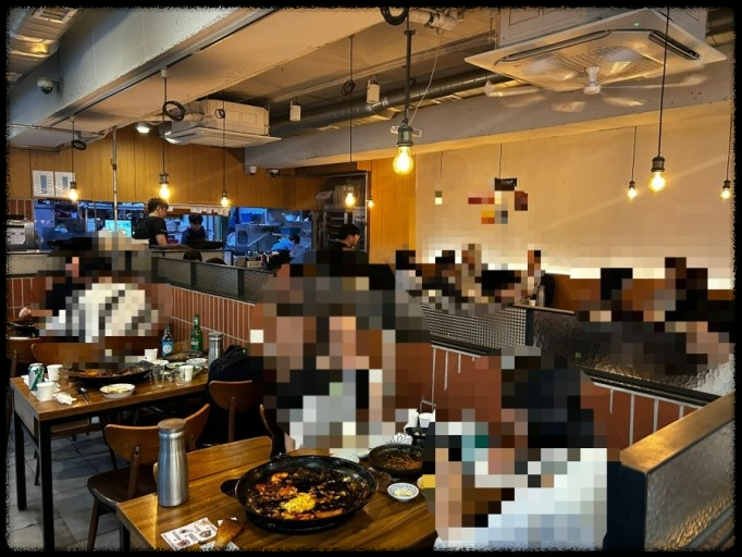 생생정보 기다려야 제맛! 불향 가득한 직화 닭갈비 &ndash; 류몽민 학동역점