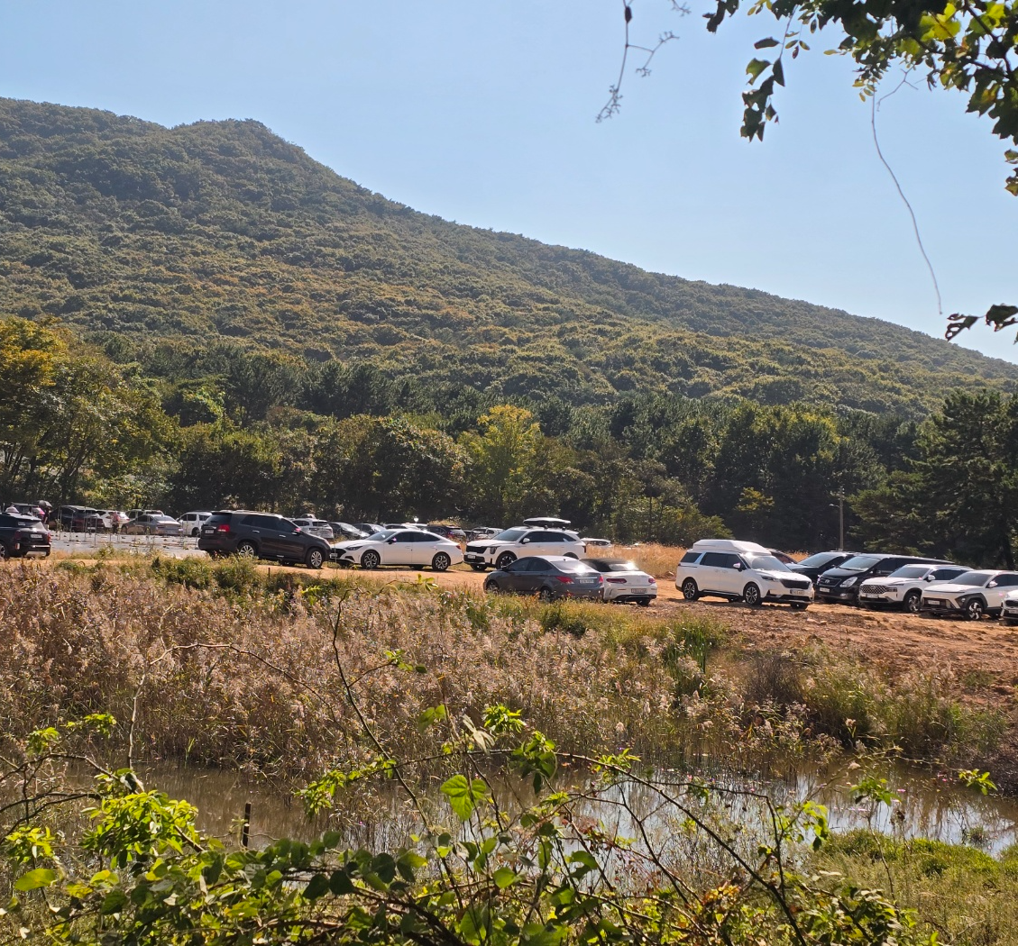 공영주차장을 지나넘어가면 보이는 야외주차장