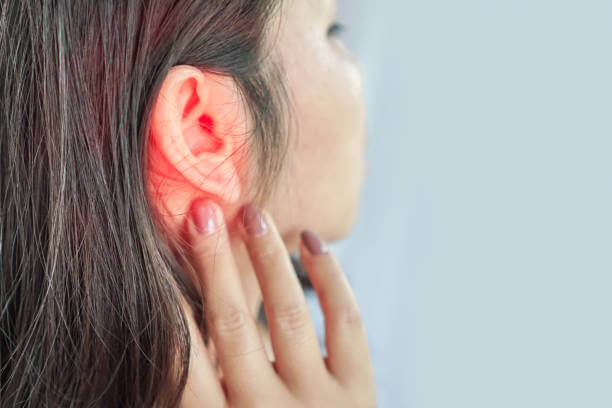 귓볼 몽우리 원인들&amp;#44; 뒤 피지낭종을 아시나요? 귓볼 몽우리는 귀걸이를 오래 착용한 경우 흔히 발생하기 때문에 질환이 있음에도 불구하고 방치하는 분들이 많습니다. 하지만 귓볼에 생긴 혹이 지방종이나 피지낭종과 같은 양성종양일 경우 크기가 커질 수 있다는 점을 고려하여 빠른 시일 내에 제거하는 것이 중요합니다.
