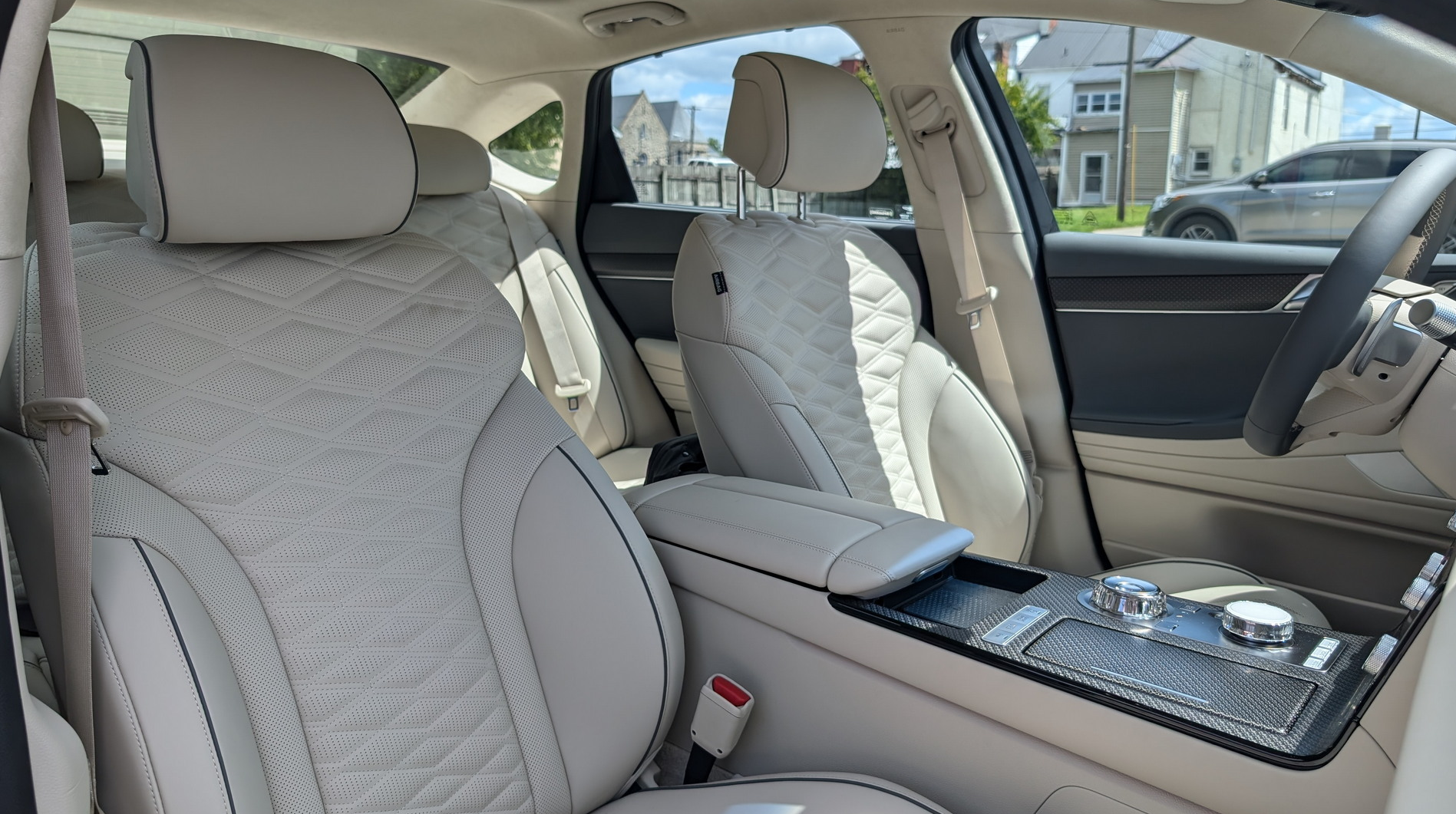 제네시스 G80 VS BMW 520i