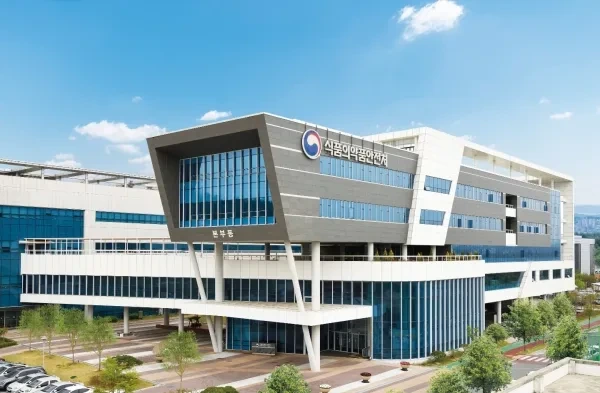 오유경 식약처장 유임