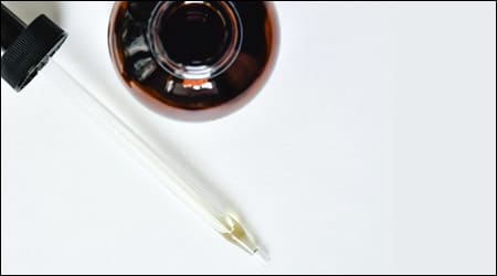 오일과 오일 스포이드