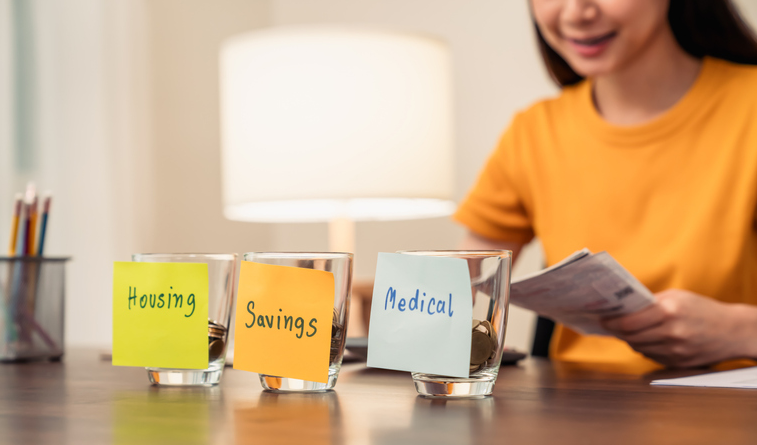 재정적 어려움을 겪을 때 예산 조정하는 방법