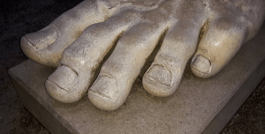 발톱 무좀 없애는 방법으로 티트리 오일이 도움이 된다