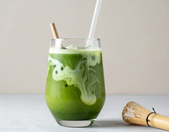 케일가루를 넣은 라떼