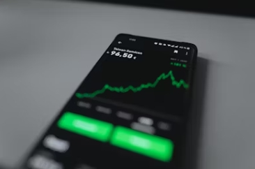 핸드폰-주식-거래-화면-이미지