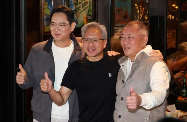 젠슨 황 방중 합류: 엔비디아 미중 반도체 수출 규제 완화와 &lsquo;빅딜&rsquo; 가능성 총정리