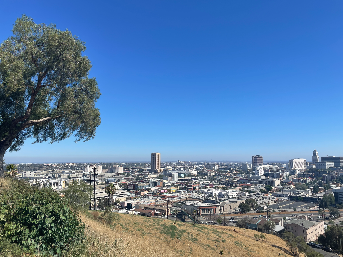 높은 곳에서 내려다보니 시내가 한 눈에 내려다 보인다.