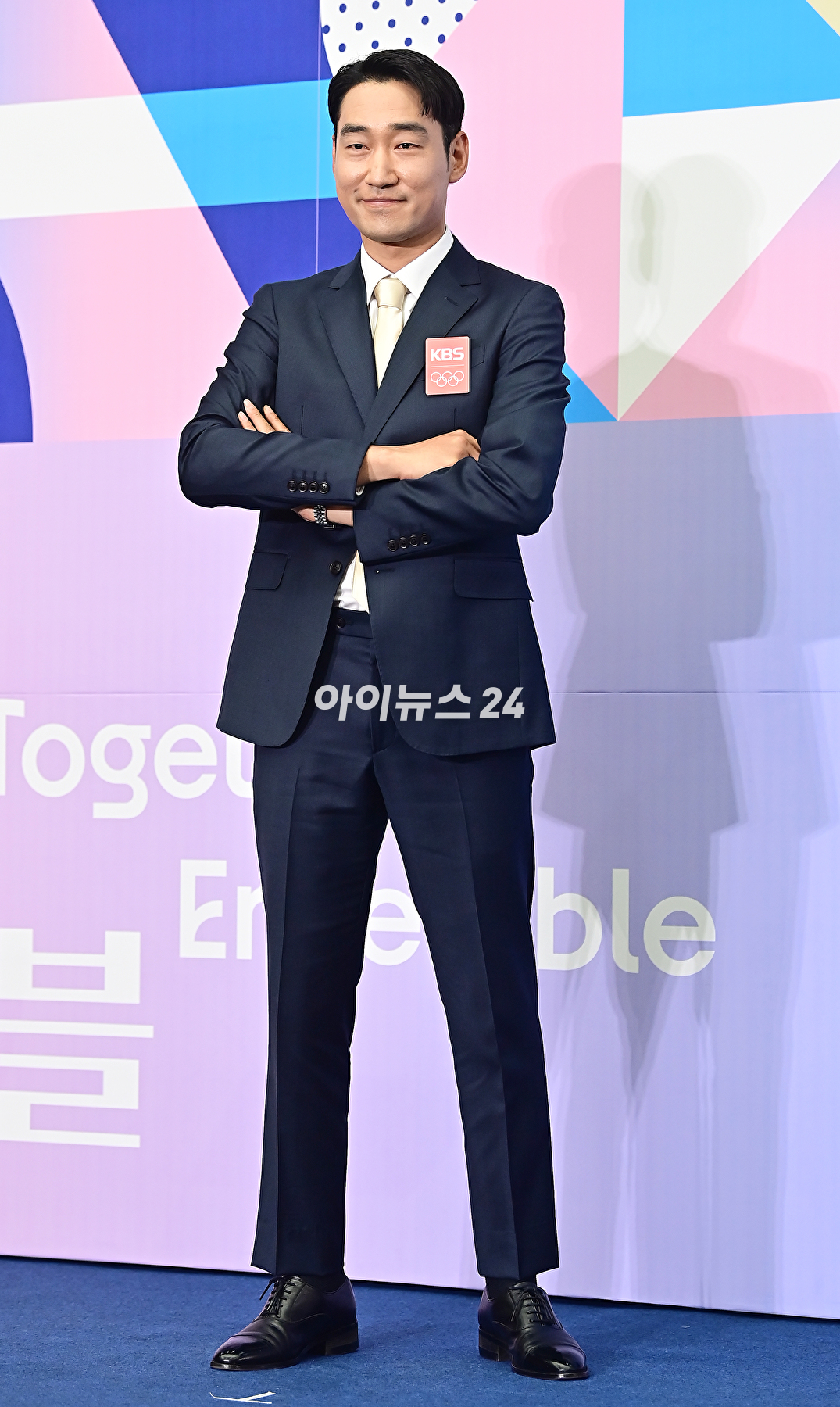 해설위원 김정환이 26일 오전 서울 여의도 KBS신관에서 열린 '2024 파리 하계올림픽 KBS 방송단 발대식'에서 기념촬영을 하고 있다. [사진=곽영래 기자]