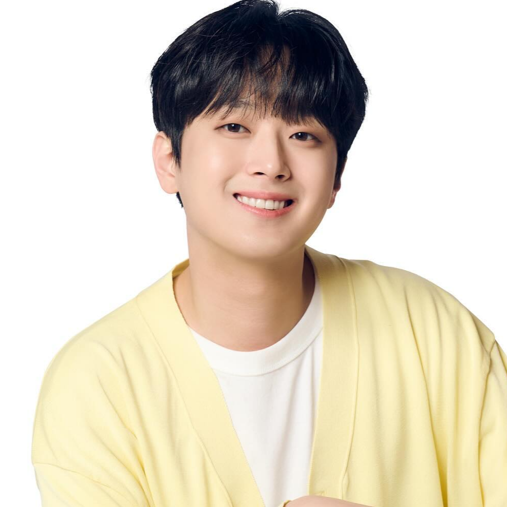 이찬원, 236주 연속 2위·MC 4개 동시 진행…트로트 가수 최초 전례 없는 기록