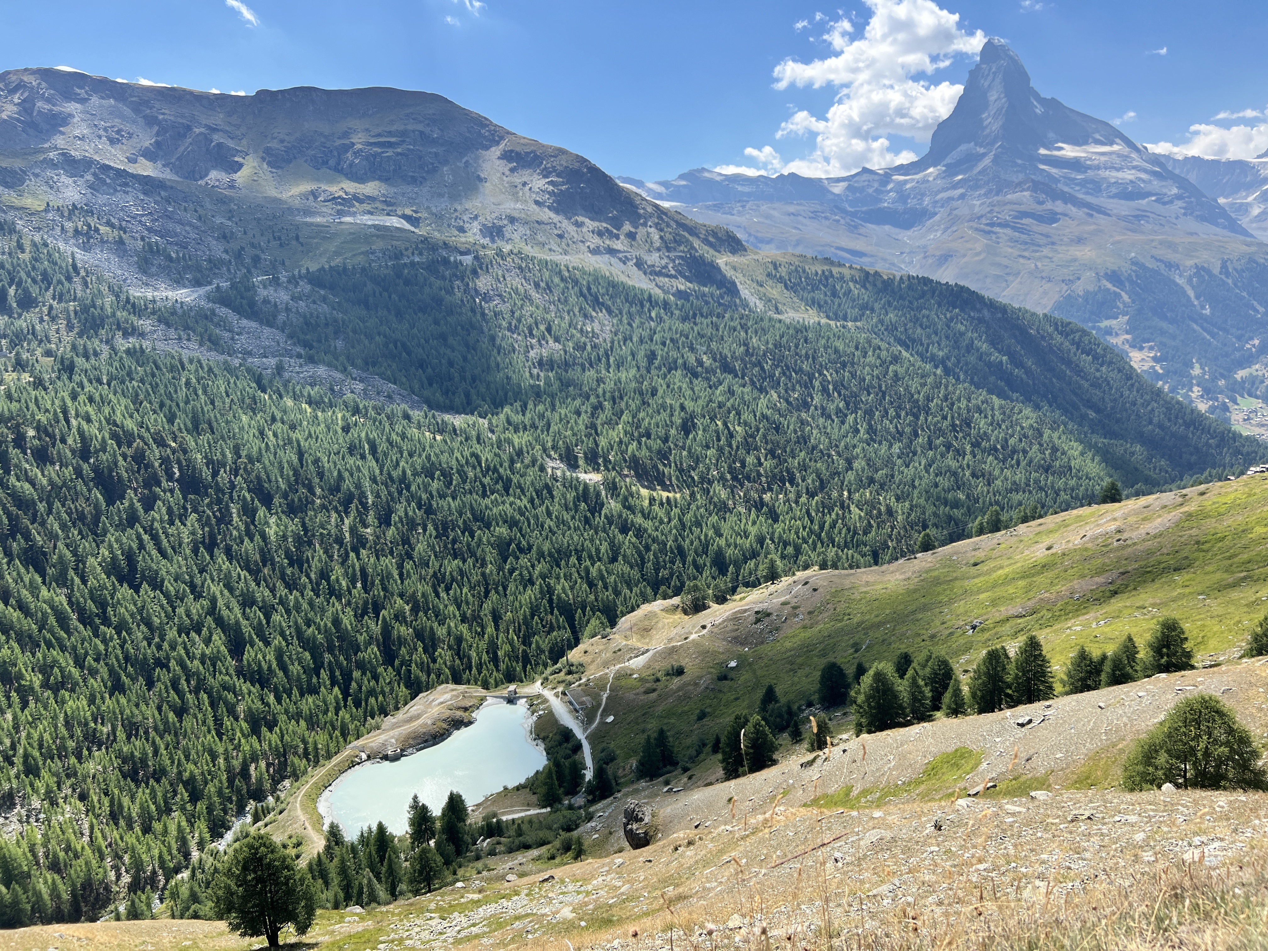마테호른을 바라보며 즐길수 있는 하이킹