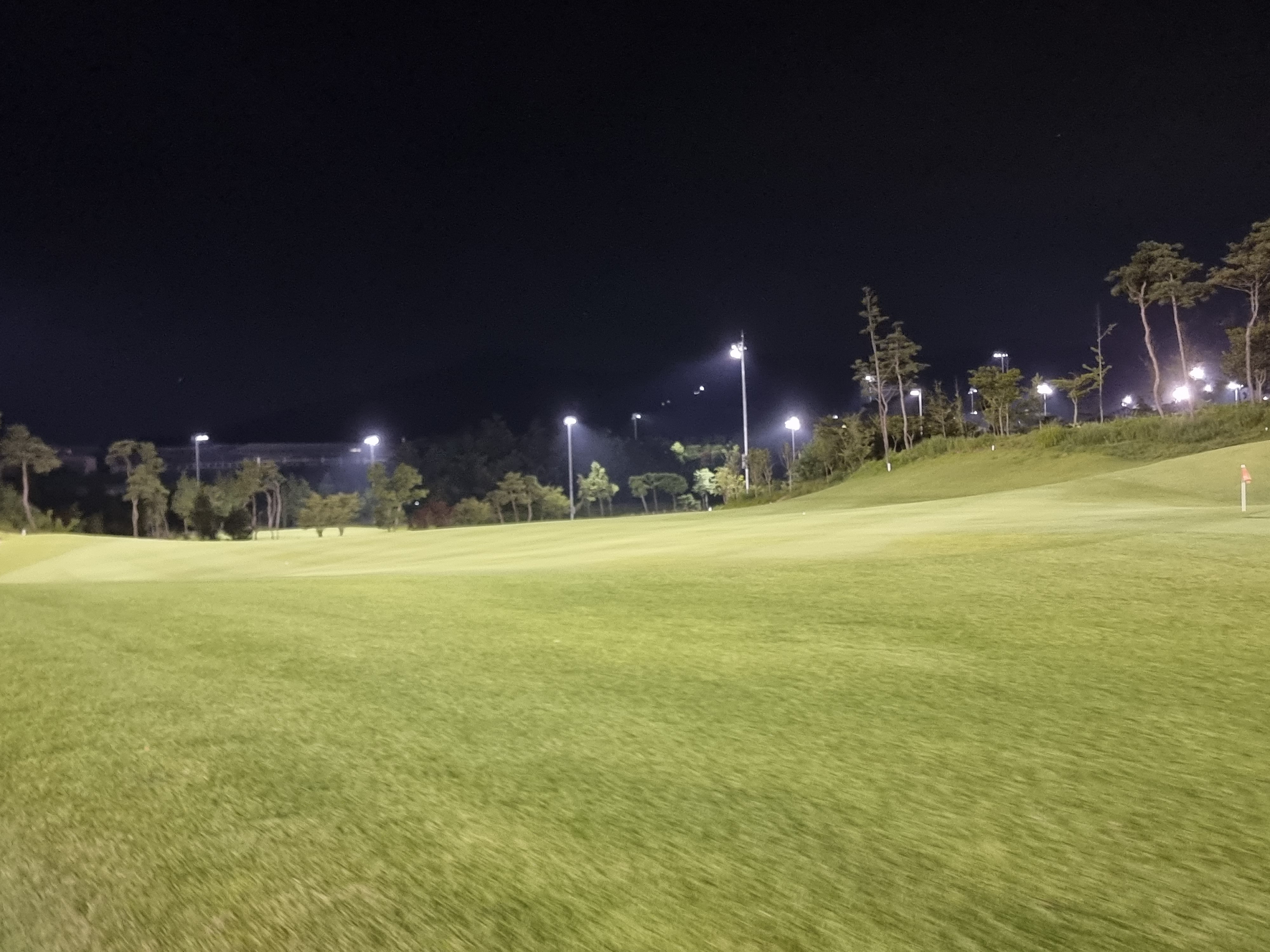 야간 페어웨이 전경